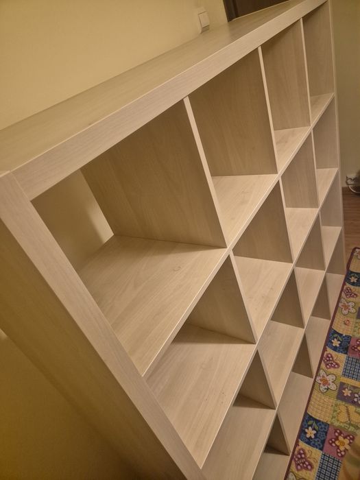 Vand  etajera de culoarea lemnului