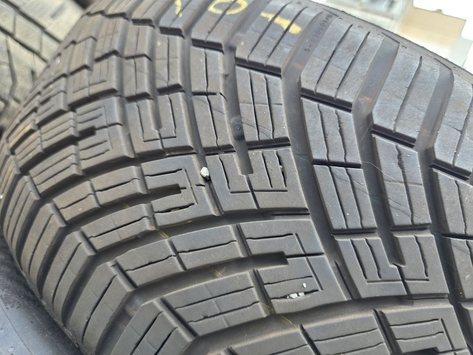 2бр Всесезонни гуми 215 50 17 - Continental