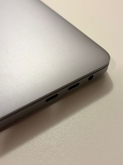 MacBook Pro 13” (2017, Touch Bar) – i5 / 16GB RAM / macOS Ventura