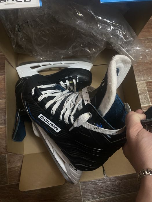 Коньки Bauer почти новые
