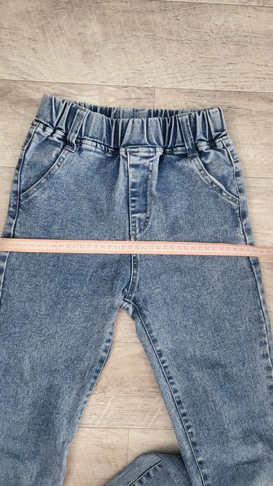 Продам джинсы на мальчика