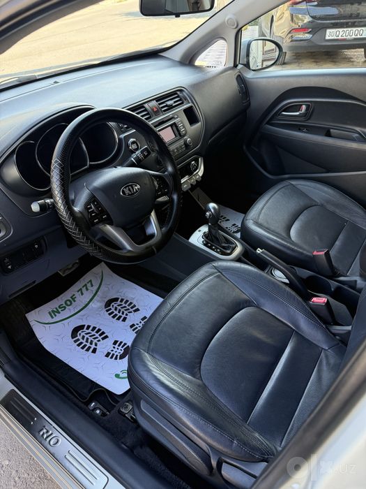 Kia rio sotiladi