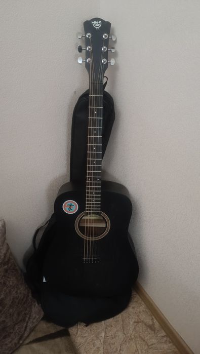 Гитара акустическая с чехлом
