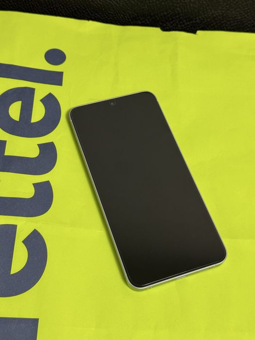 КАТО НОВ 256GB Samsung S25 Plus Гаранция Technopolis до 2029 / S25+