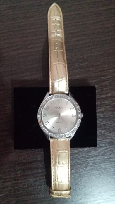 Продам женские новые часы