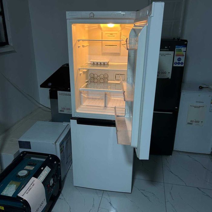 А21 / Холодильник INDESIT DF4160W / SK155906