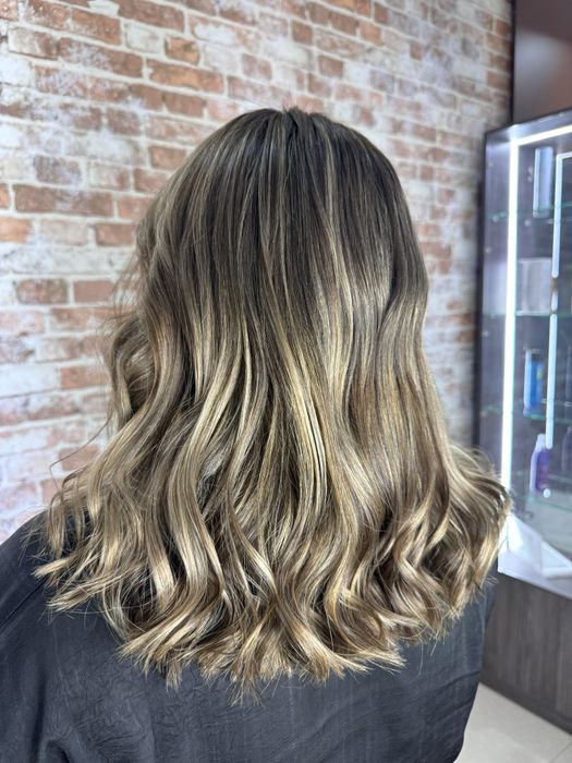 Окрашивание волос, Прокол ушей