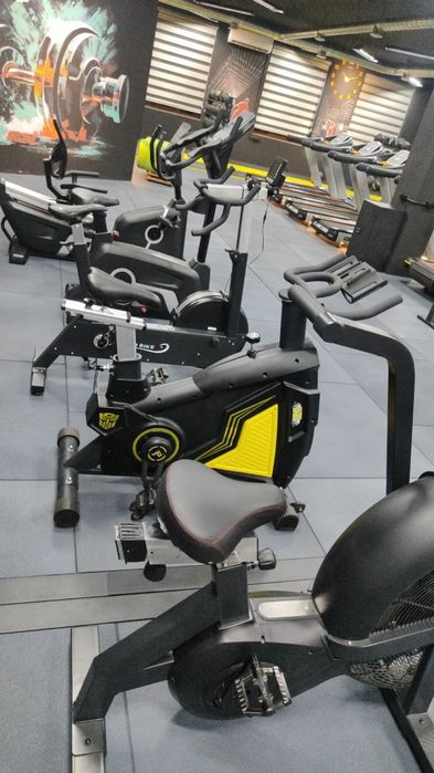 Резина бурчатка лар, футбольное поле, баскетбольное площадка