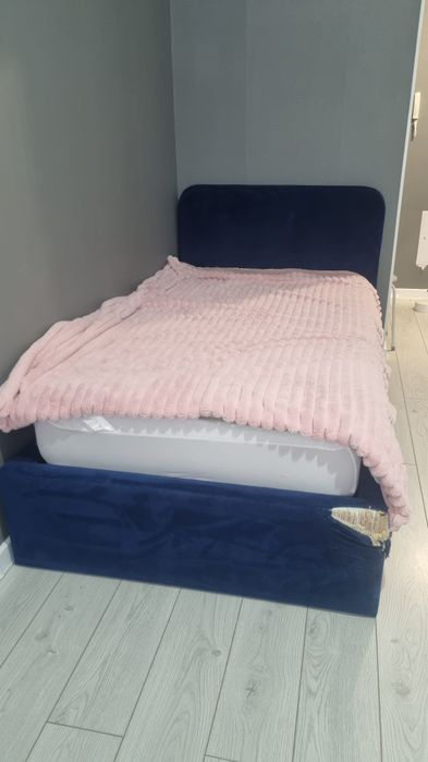 Продам кровать с матрасом