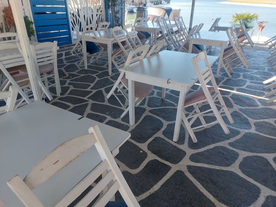 Продавам дървени столове за заведение