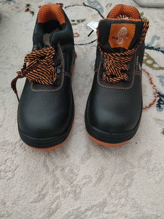 Продам рабочие обувь 38 размер