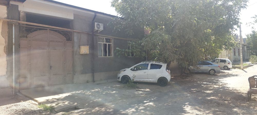 Хасанбой ховли сотилади 3 сотих 7 та хона 3 та санузел 2 та туалет