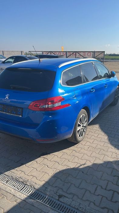 Dezmembram Peugeot 308 break 1.2 benzina din 2020