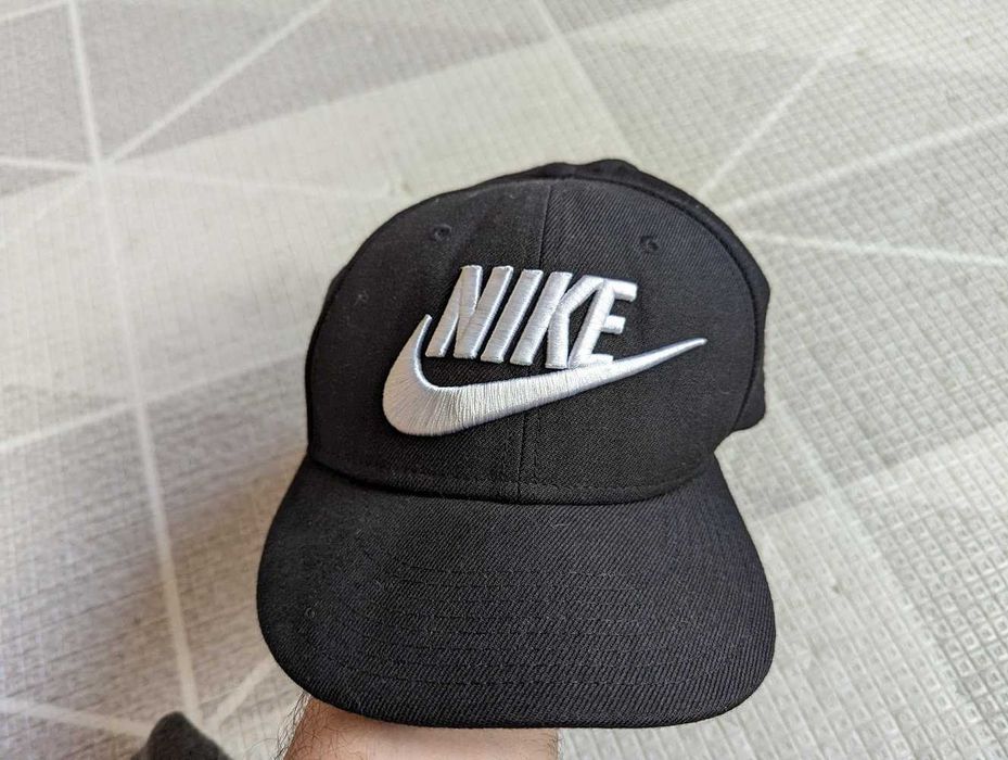 Oригинална шапка Nike нова! 100% вълна!