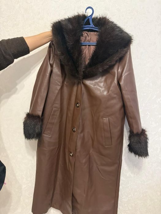 Коричневое пальто Продам