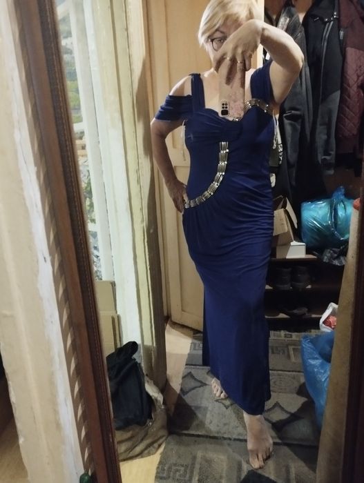 Нарядные платья продаются