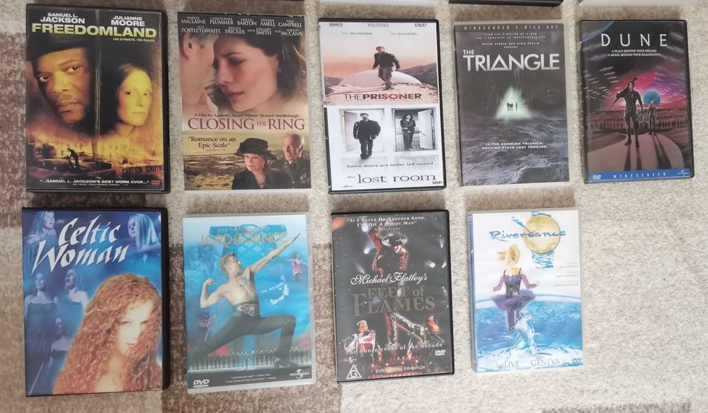Vând colecție DVD - seriale/filme/concerte/spectacole.