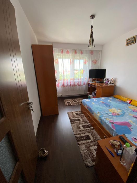 Închiriez apartament 3 camere decomandat 80 mp!