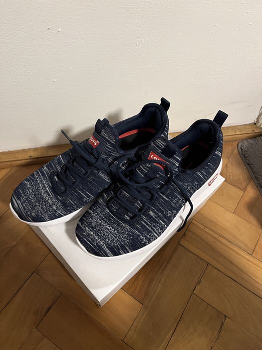 Adidasi Levi's 44