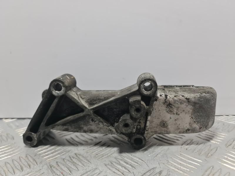 Suport motor Nissan Primastar 2.5 dCi