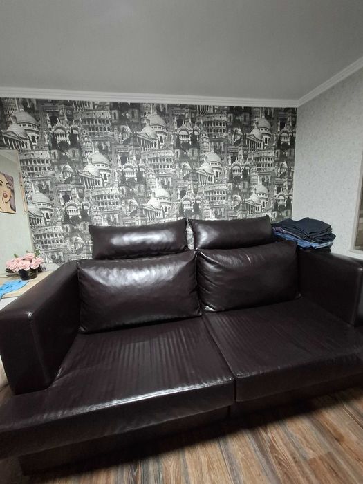 Продается большой очень удобный диван