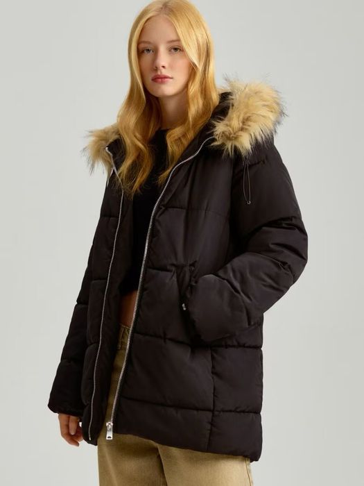 Капитонирано яке с качулка