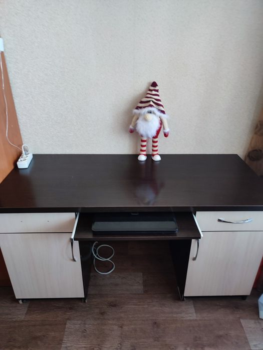 Продаю письменный стол. Размер:140*60