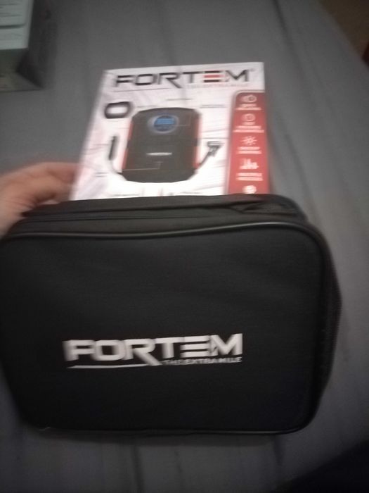 Цифров компресор за помпане на автомобилни гуми