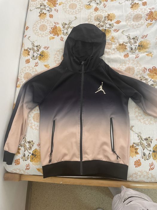 Bluza jordan putrata de cateva ori