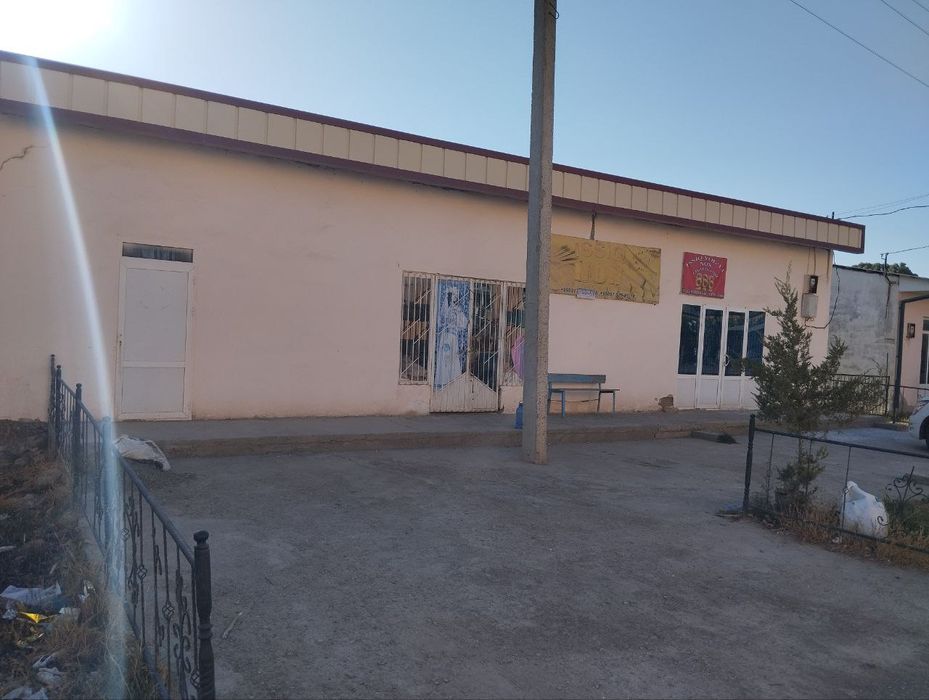 Magazin sotiladi 3-honali Sevinch töyxona chap tomonida