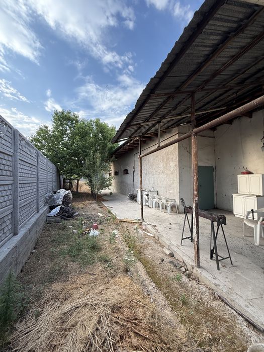 Продаётся 12-комнатный дом на участке 11 соток. Сергели ул. Навруз