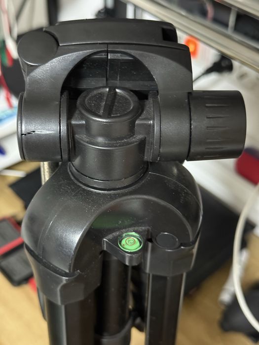 Accesorii foto: Trepied , stativ, blenda, filtre 67mm, capac EF +++