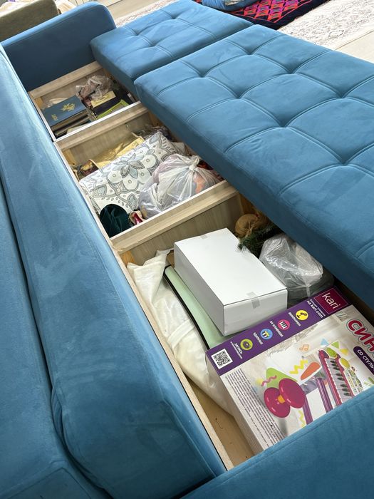 Диван 4 метровый срочно продам