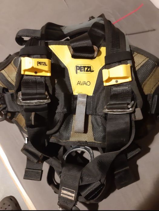 Vand Ham alpinism utilitar Petzl Avao cu carlige si cordelina