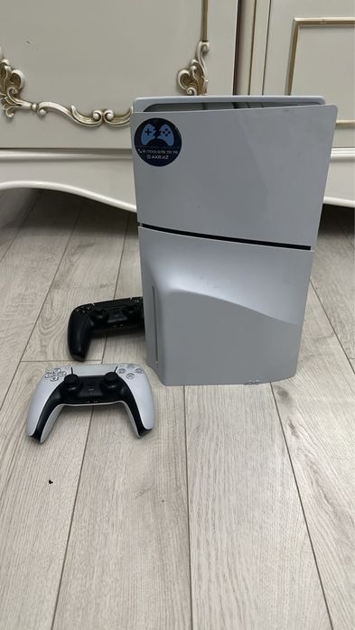 Ps5 slim на 1tb памяти 18 игр два джостика