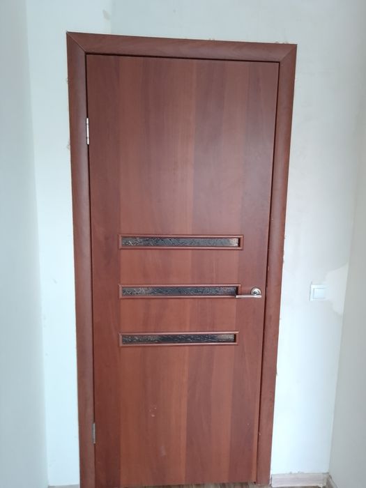 Двери межкомнатные б/у