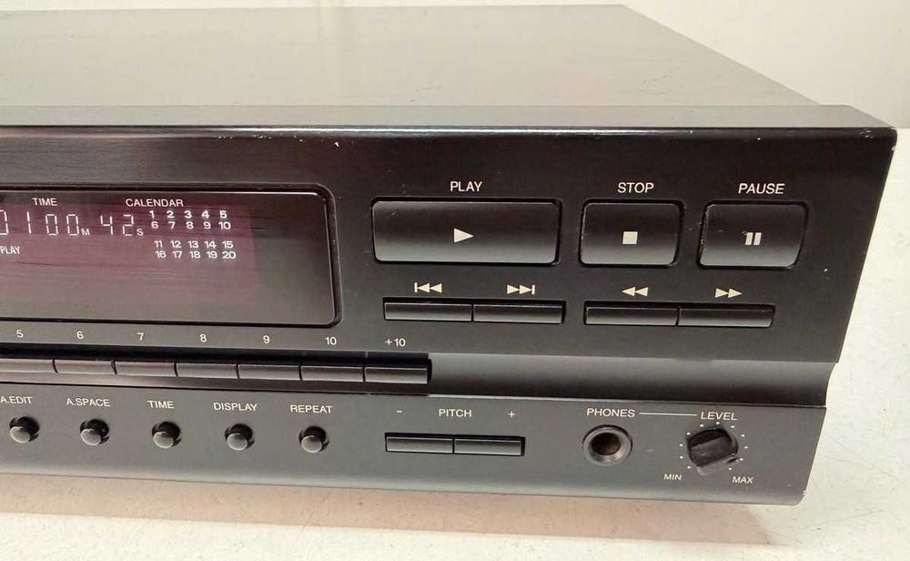 CD Player Denon DCD-715 – Lambda 20 Bit ASLC – Pitch Control – Coaxial – Made in Germany