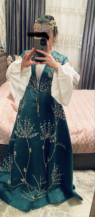 Milliy ansambil Ayollar kiyimi