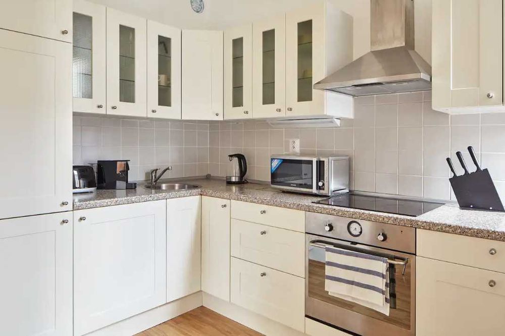 Дава се под наем Двустаен апартамент в Пловдив, Западен - 62 кв.м за 280.5 € - Снимка #2