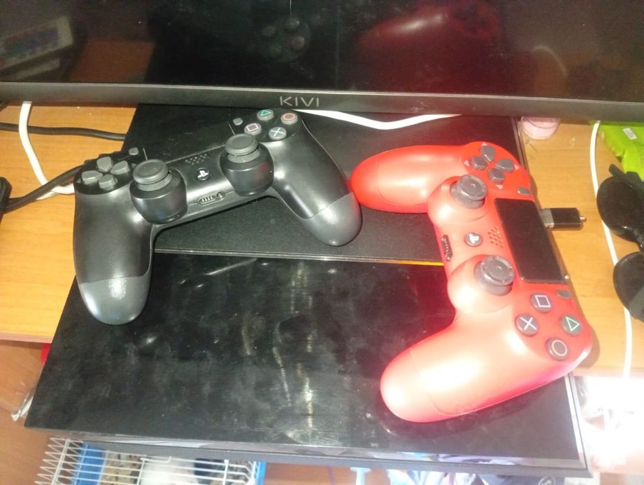 Ps4 fat 1TB подписки EA и Plus Deluxe