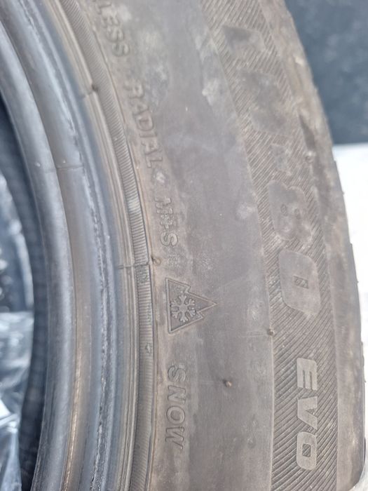 Vând 235 55 18  M+S