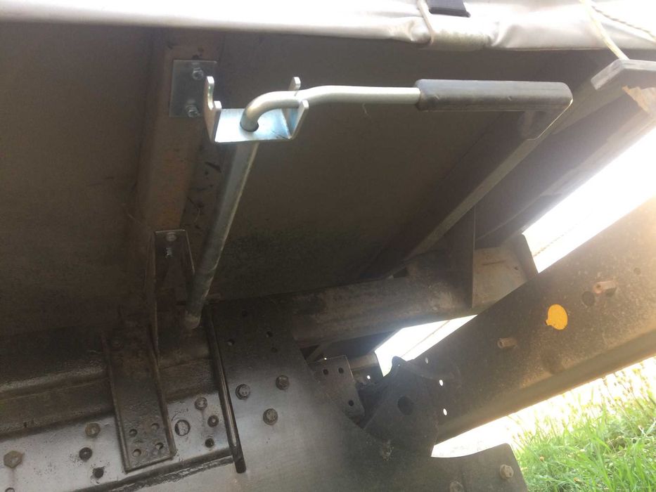 Фиксатор двери подрамный