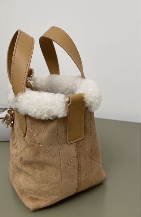 Dior чанта с пух