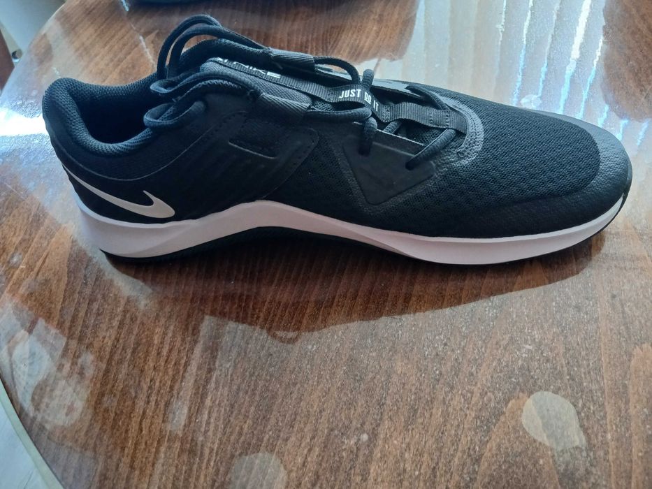 Продавам мъжки маратонки Nike