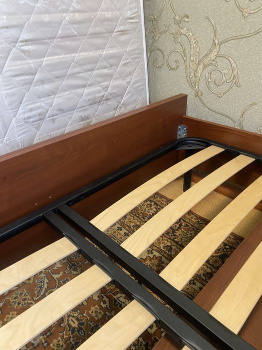 Продам кровать с матрасом