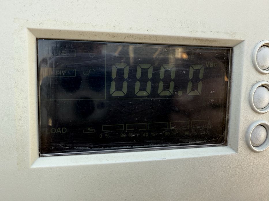 * Релейный стабилизатор напряжения POWERCOM AR-7.5K-LCD