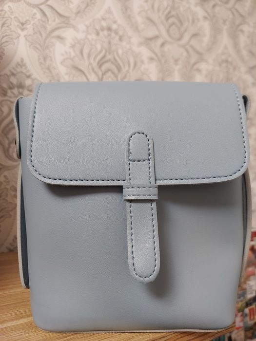 Сумка Miniso светло голубого цвета.