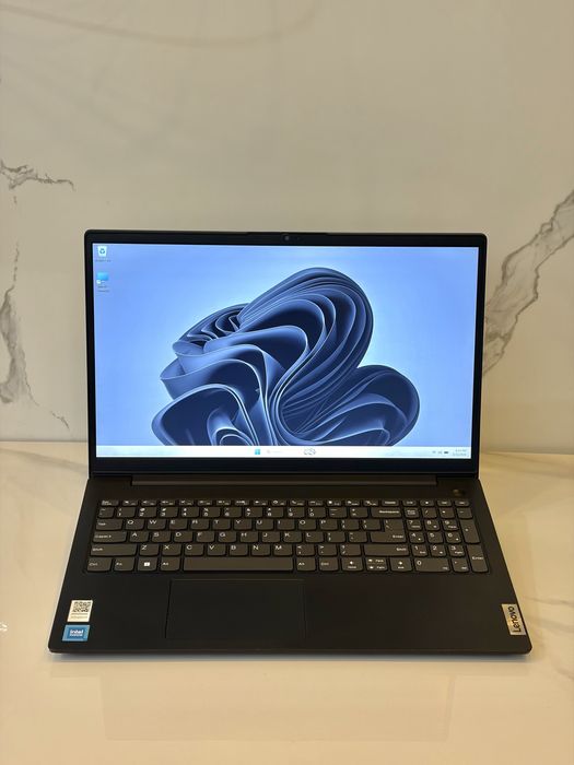 Ноутбук Lenovo v15