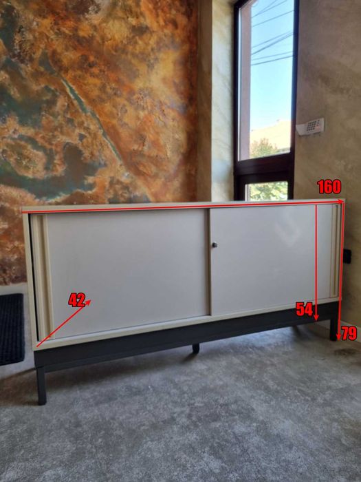 Vand corp de mobilier