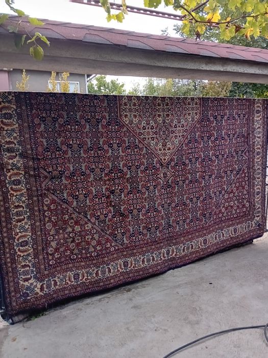 Продавам Персийски килим